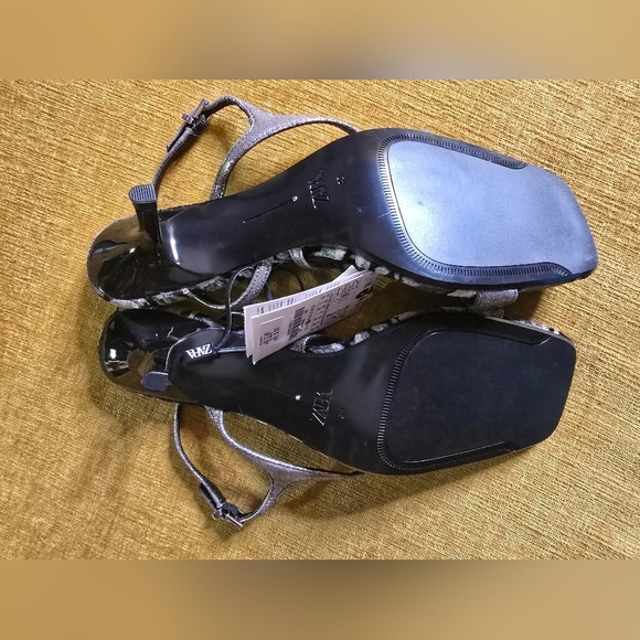 NWT ZARA SILVER/ GREY VELVET PRINT HEELED SANDALS NEW SIZE 9 - Picture 5 of 5
